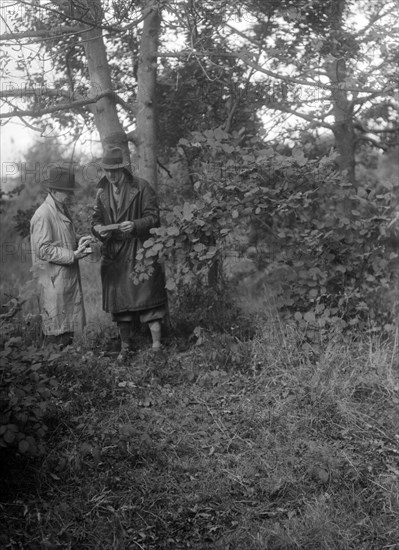 Two participants in the Bugatti Owners Club car treasure hunt, 25 October 1931. Artist: Bill Brunell.