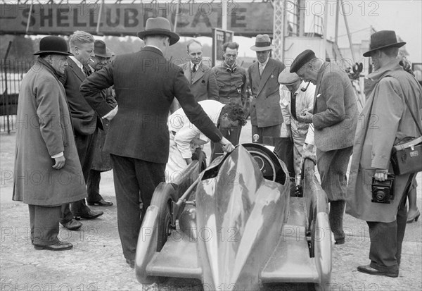 People examining Leon Cushman's Austin 7 racer at Brooklands for a speed record attempt, 1931. Artist: Bill Brunell.