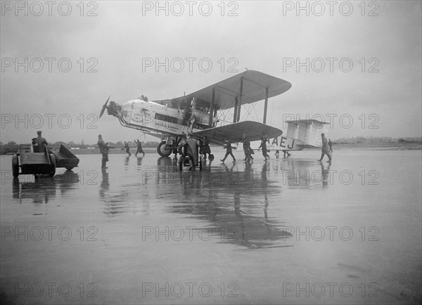 Armstrong Whitworth Argosy, Croydon Aerodrome, 25 April 1931. Artist: Bill Brunell.