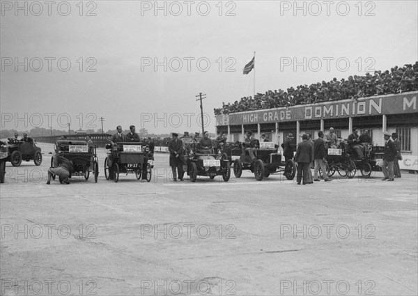 Cars competing in the BARC Daily Sketch Old Crocks Race, Brooklands, 1931. Artist: Bill Brunell.