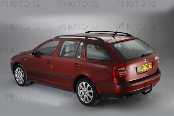 2007 Skoda Octavia estate. Artist: Unknown.