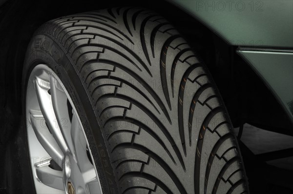 2002 MG TF 160 VVC tyre tread. Artist: Unknown.