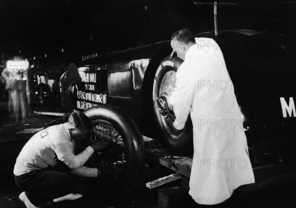 Sunbeam 1000hp World Land speed record attempt at Daytona 1927 Artist: Unknown.