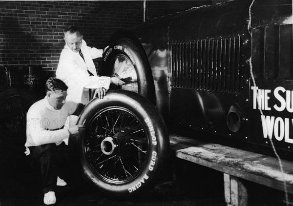 Sunbeam 1000hp World Land speed record attempt at Daytona 1927 Artist: Unknown.