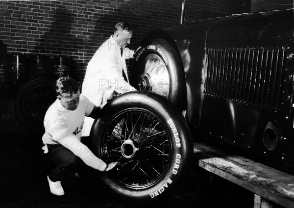 Sunbeam 1000hp World Land speed record attempt at Daytona 1927 Artist: Unknown.