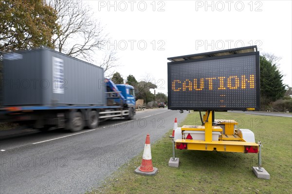 Mobile road matrix sign