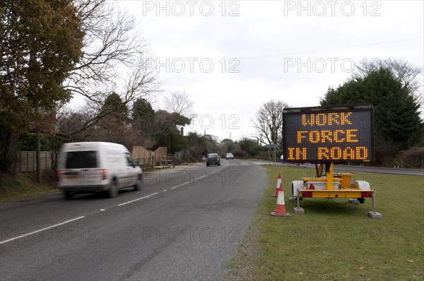 Mobile road matrix sign