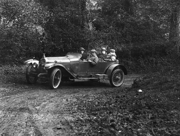 1920 Straker Squire 24-80 hp Artist: Unknown.