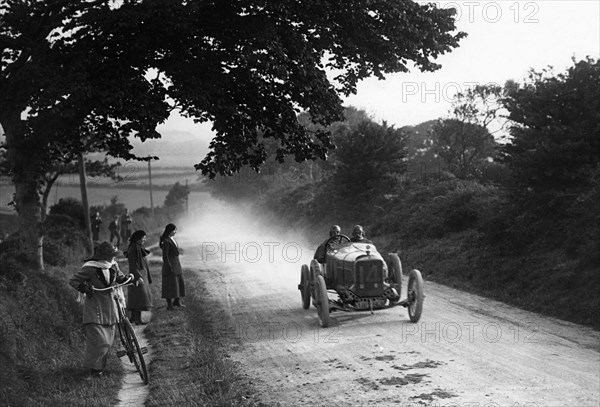 1914 Straker Squire, Isle of Man Tourist Trophy race, Frank Clement Artist: Unknown.