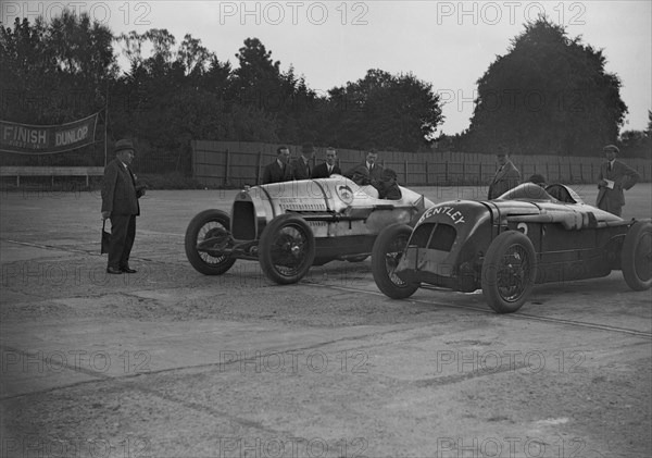 Delage of J Taylor and Bentley of Dudley Froy, Surbiton Motor Club race meeting, Brooklands, 1928. Artist: Bill Brunell.