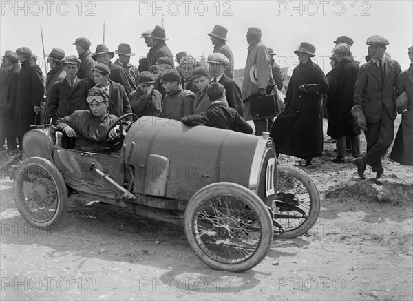 Bugatti Brescia of Raymond Mays in his Bugatti Brescia at the Porthcawl Speed Trials, Wales, 1922. Artist: Bill Brunell.