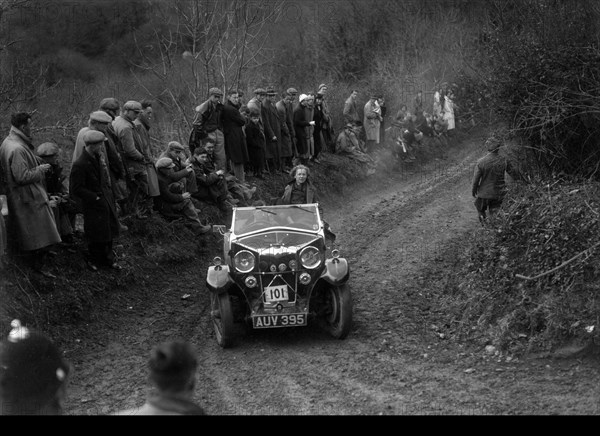 Riley Lynx of EWD Ritchie competing in the MCC Lands End Trial, 1935. Artist: Bill Brunell.