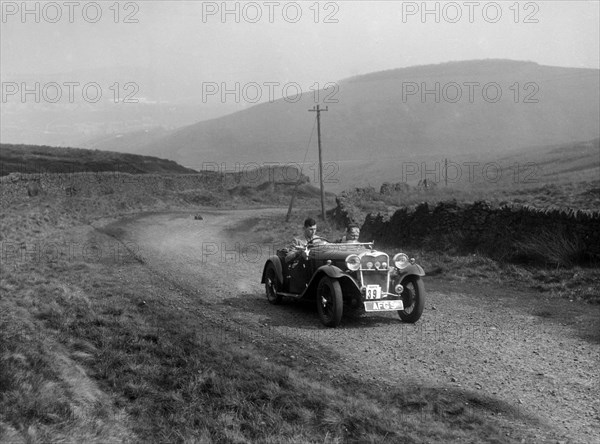 Singer Le Mans of WK Elliott competing in the Sunbac Inter-Club Team Trial, 1935. Artist: Bill Brunell.