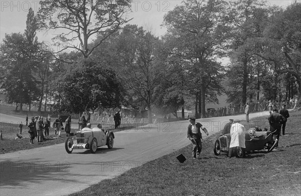 MG J2 passing the crashed Austin 7 of B Sparrow, Donington Park Race Meeting, Leicestershire, 1933. Artist: Bill Brunell.