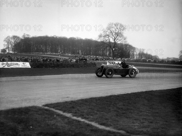 Ian Connell's Vale Special racing at Donington Park, Leicestershire, 1935. Artist: Bill Brunell.