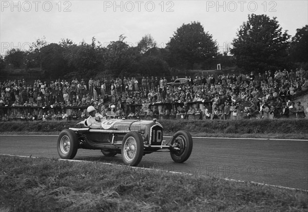 Alfa Romeo of Kenneth Evans racing at Crystal Palace, London, 1939. Artist: Bill Brunell.