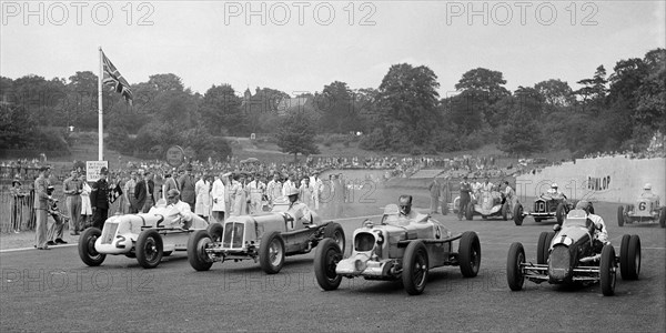 MG R type of Bill Esplen, ERA of Geg Parnell and MG of H Stuart-Wilton, Crystal Palace, 1939. Artist: Bill Brunell.