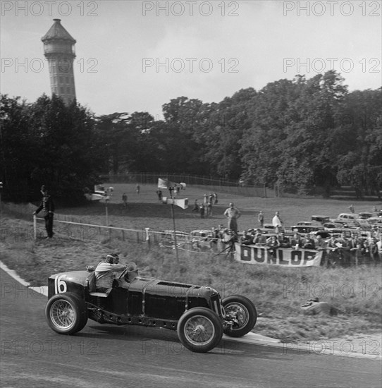 ERA of Raymond Mays racing at Crystal Palace, London, 1939. Artist: Bill Brunell.