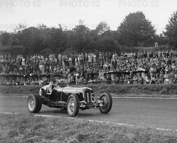 ERA of Raymond Mays racing at Crystal Palace, London, 1939. Artist: Bill Brunell.