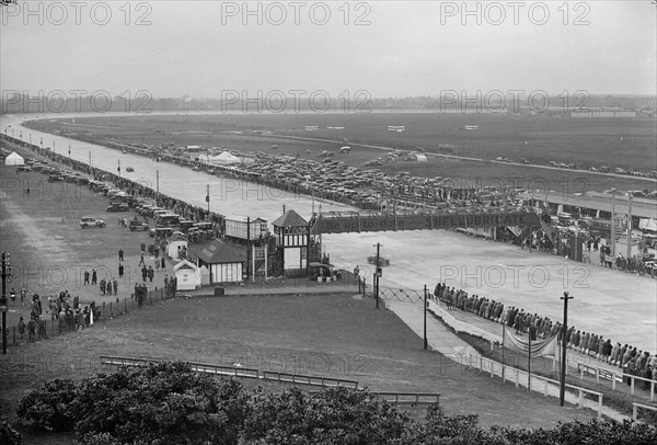 JCC Double Twelve Race, Brooklands, Surrey, 1929. Artist: Bill Brunell.