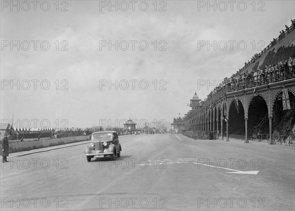 Vauxhall 14-6 of GL Boughton on Madeira Drive, Brighton, RAC Rally, 1939. Artist: Bill Brunell.