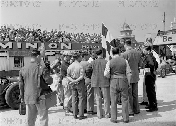 BRDC 500 Mile Race, Brooklands, 1937. Artist: Bill Brunell.