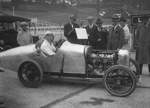 Henry Segrave in his Talbot-Darracq at the JCC 200 Mile Race, Brooklands, Surrey, 1921. Artist: Bill Brunell.