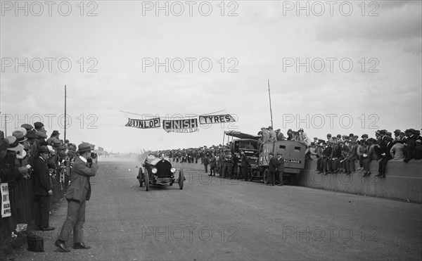 Isotta-Fraschini of EA Eldridge at the finishing line, Southsea Speed Carnival, Hampshire, 1922. Artist: Bill Brunell.