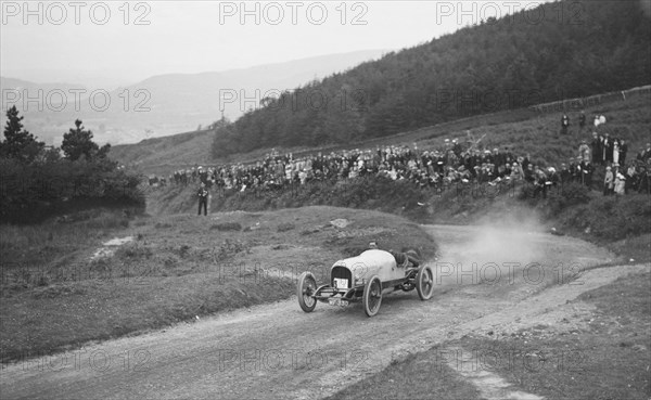 Bertie Kensington Moir's Bentley stripped 2-seater, Caerphilly Hillclimb, Wales, 1923. Artist: Bill Brunell.