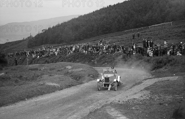 Ariel open 2-seater of AE Rollason competing in the Caerphilly Hillclimb, Wales, 1923. Artist: Bill Brunell.