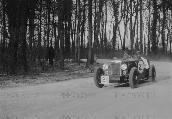 Ron Horton's MG Magnette K3 at Coppice Corner, Donington Park, Leicestershire, 1933. Artist: Bill Brunell.