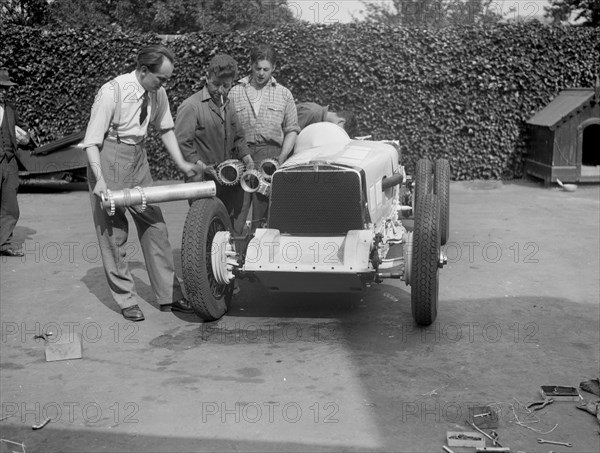 Working on Raymond Mays' Vauxhall-Villiers, c1930s. Artist: Bill Brunell.