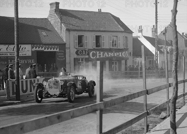 Alfa Romeo of FW Stiles, Boulogne Motor Week, France, 1928. Artist: Bill Brunell.