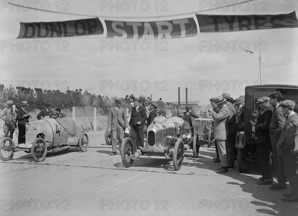 GN Silver Gnat of GL Hawkins and a Wolseley at the Southsea Speed Carnival, Hampshire. 1922. Artist: Bill Brunell.