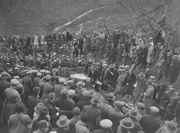 Bayliss-Thomas of WJ Haward competing in the MCC Lands End Trial, Beggars Roost, Exmoor, 1930. Artist: Bill Brunell.