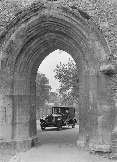 Singer 4-door saloon, St.Albans, Hertfordshire, c1920s-c1930s. Artist: Bill Brunell.