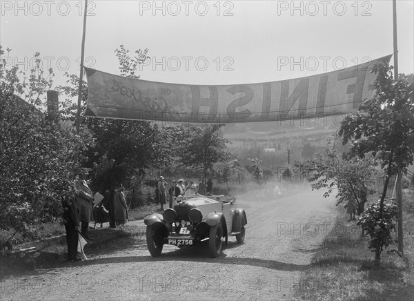 Invicta of D Munro at the finish of the BOC Hill Climb, Chalfont St Peter, Buckinghamshire, 1932. Artist: Bill Brunell.