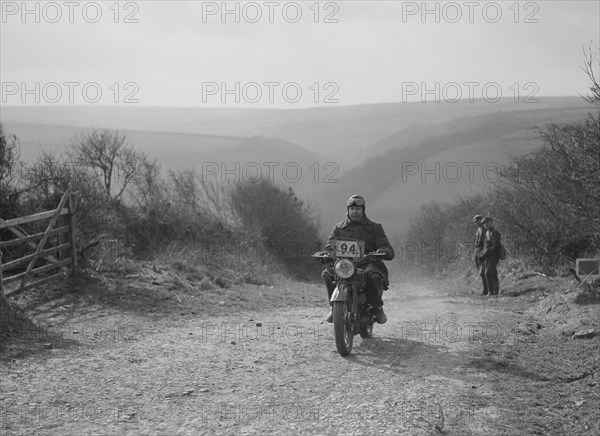 498 cc Triumph of CJ Dennis, MCC Lands End Trial, top of Beggars Roost, Exmoor, 1939. Artist: Bill Brunell.