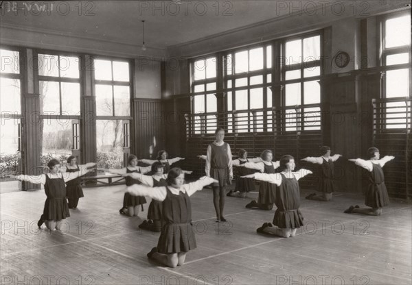 Rowntree girls in an indoor gymnastic class, 1930. Artist: Unknown