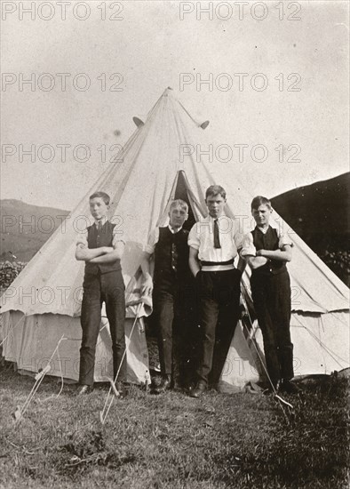 Rowntrees boys camp, 1912. Artist: Unknown