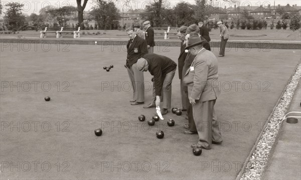 Men playing bowls, York, Yorkshire, 1955. Artist: Unknown