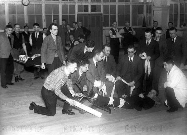 ARP (Air Raid Precautions) Ambulance Class, York, Yorkshire, 1940. Artist: Unknown