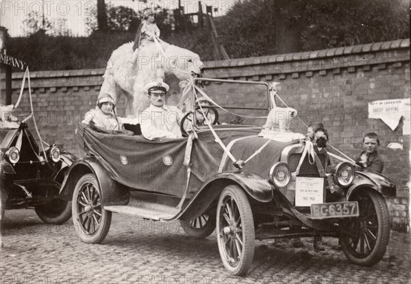 A car advertising Fox's Glacier Mints at a gala, 1926. Artist: Unknown