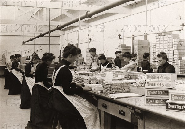 Packing Rowntree?s chocolate, York, Yorkshire, 1910. Artist: Unknown