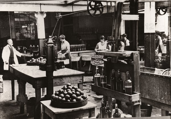 Manufacture of Cloudy Lemon Squash, 1923. Artist: Unknown