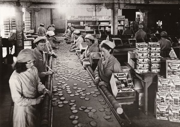 Women packing Court Biscuits,  Norwich, Caley factory, Norfolk, 1937. Artist: Unknown