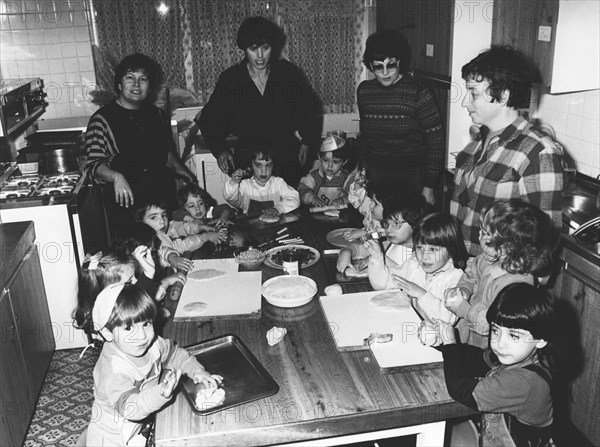 Teacher Janet Lawson demonstrates kichal baking, Gan Yeladim Synagogue kitchen, Reading, 1987. Artist: Unknown