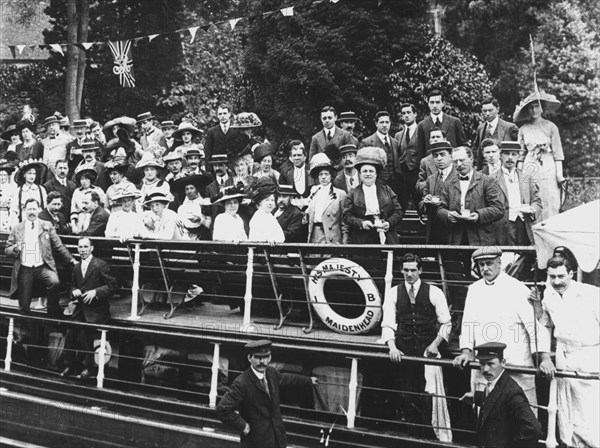 Jewish Free School staff outing on the River Thames, c1910. Artist: Unknown