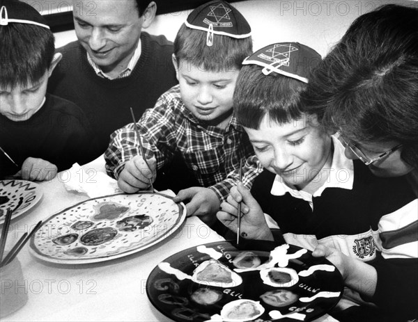 Children at Passover, Kingston, London, 29 March 1998. Artist: Unknown