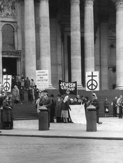 Jewish CND group at St Paul's Cathedral, London, 27 March 1964. Artist: EH Emanuel